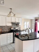94 Four Seasons Cir in Brampton, ON - Building Photo - Building Photo