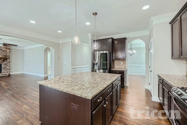 6013 Hyde Park Drive in Indian Trail, NC - Foto de edificio - Building Photo