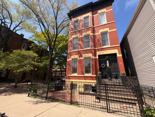 1900 N Bissell St, Unit G0