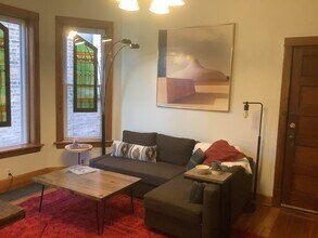 1913 N Kimball Ave, Unit 1R in Chicago, IL - Foto de edificio - Building Photo