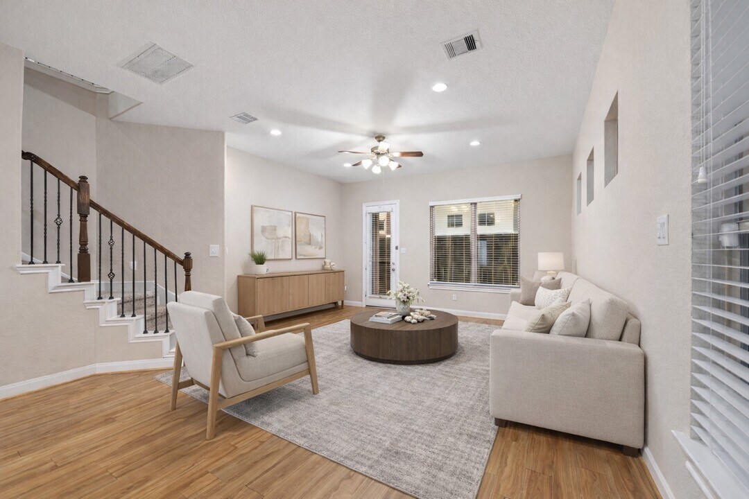 10408 Quiet Courtyard Rd in Houston, TX - Building Photo