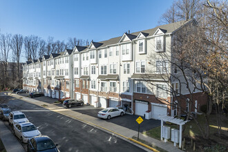 Courts At Wescott Ridge Condominiums in Fairfax, VA - Building Photo - Building Photo