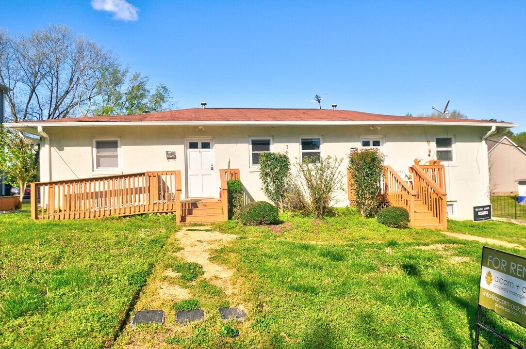 309 Broad St in Carrboro, NC - Building Photo