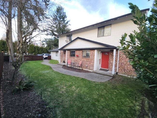 38 NE 143rd Ave in Portland, OR - Foto de edificio - Building Photo