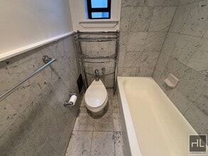 WEST 68 STREET, Unit 8E in New York, NY - Foto de edificio - Building Photo