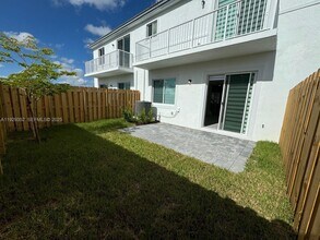 724 SE 13th St Cir in Homestead, FL - Building Photo - Building Photo
