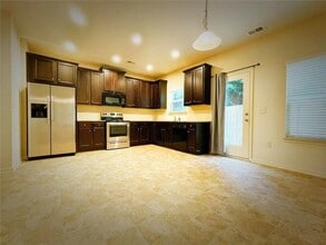 527 Pine Ln in Lawrenceville, GA - Building Photo - Building Photo