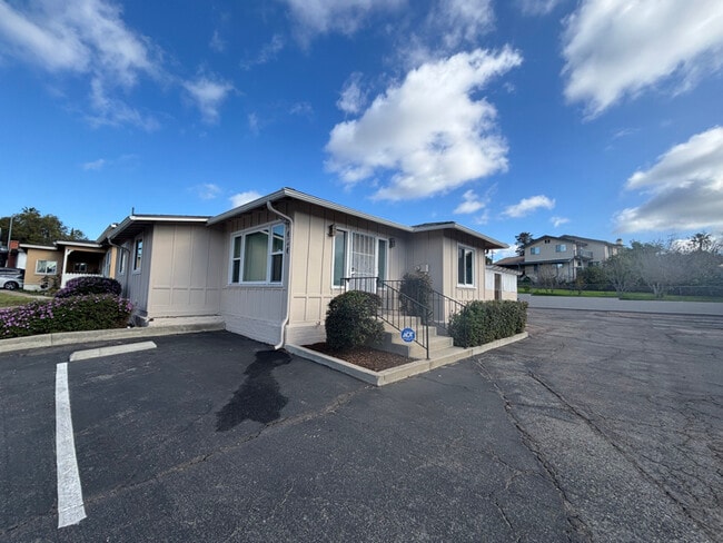 626 Civic Center Dr in Vista, CA - Building Photo - Building Photo