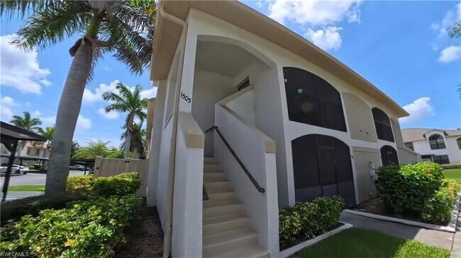 13211 Whitehaven Ln in Ft. Myers, FL - Foto de edificio - Building Photo