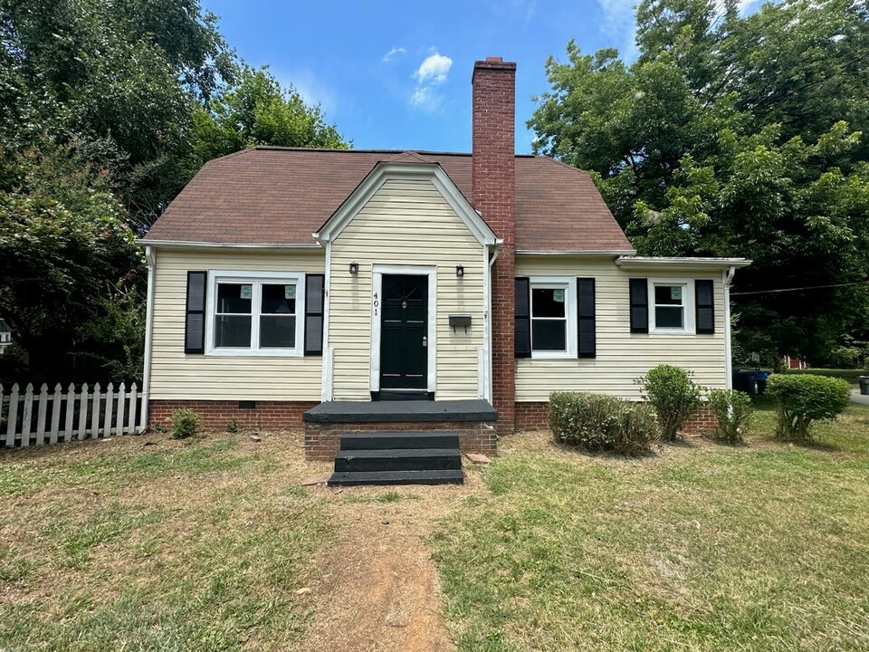 401 Banks St in Graham, NC - Building Photo