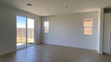 3311 Emerald Ln in Lancaster, CA - Building Photo - Building Photo