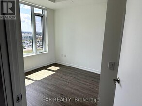 2485 Eglinton Ave W in Mississauga, ON - Building Photo - Building Photo