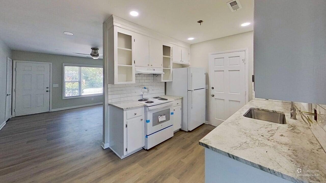 1340 Ashley Hall Rd in Charleston, SC - Building Photo