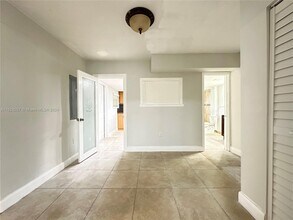 2811 NW 88th St, Unit 1 in Miami, FL - Building Photo - Building Photo