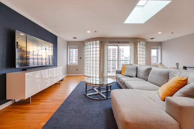 321 Adams St in Hoboken, NJ - Building Photo - Building Photo