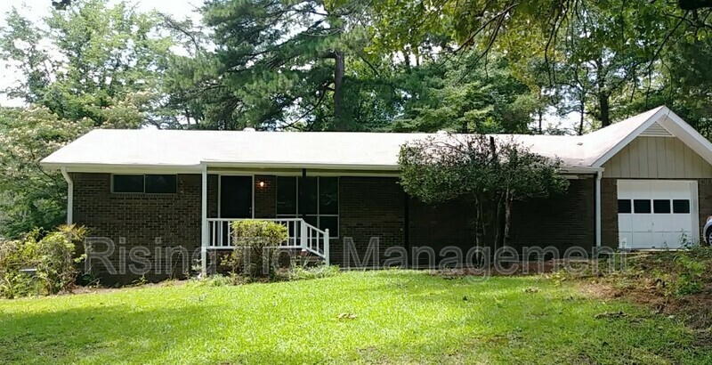 1940 Tanner Dr in Gardendale, AL - Building Photo