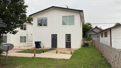 508 N Main St, Unit 508 in Rockdale, TX - Foto de edificio - Building Photo