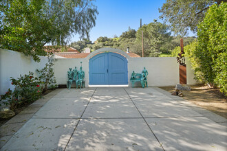 24683 Dry Canyon Cold Creek Rd in Calabasas, CA - Building Photo - Building Photo