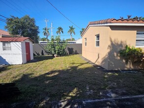 1630 N 69th Ave in Hollywood, FL - Building Photo - Building Photo