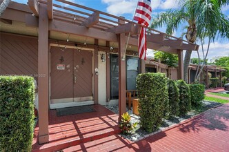 2751 Parkview Dr S in Hallandale Beach, FL - Building Photo - Building Photo