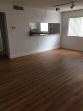 751 N Pine Island Rd, Unit 201 in Plantation, FL - Building Photo - Building Photo