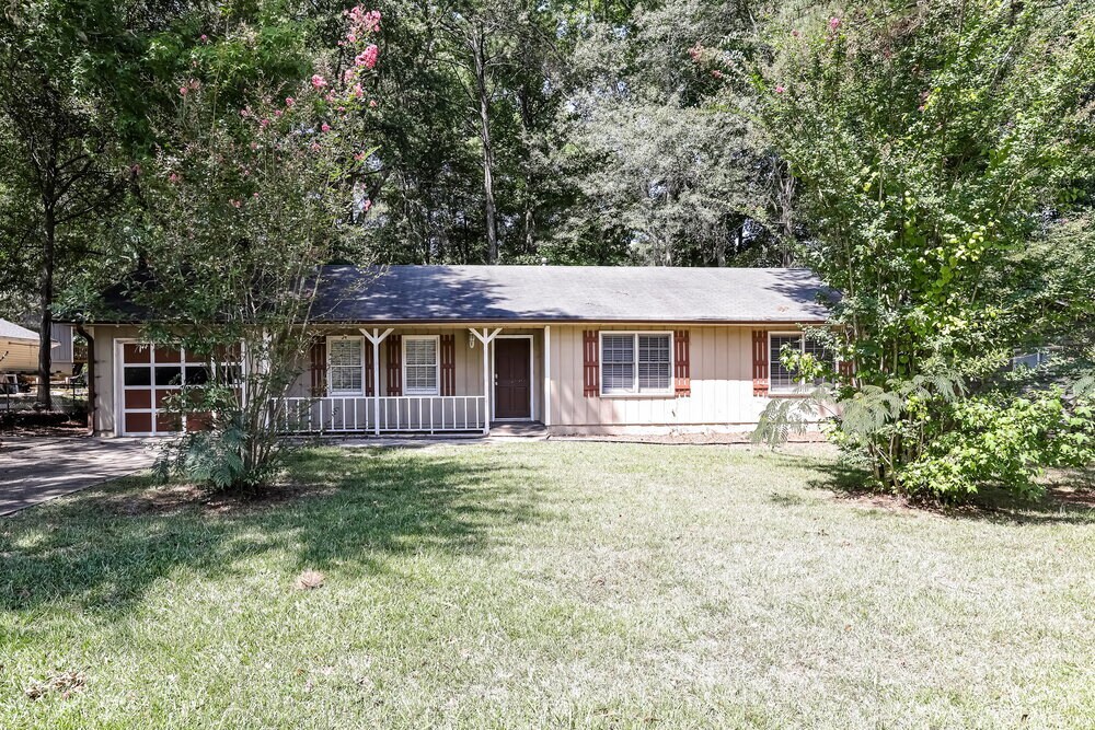 3866 Misty Bleau Dr in Powder Springs, GA - Building Photo