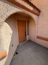 270 Spring Hills Ln in Henderson, NV - Building Photo - Building Photo