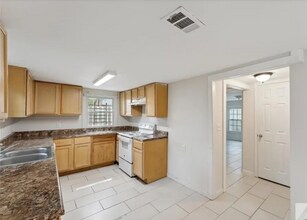 844 E 37th St in Savannah, GA - Building Photo - Building Photo