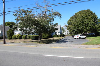 348 South St in Hyannis, MA - Building Photo - Building Photo