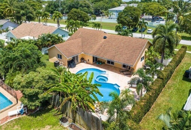 property at 1392 Audubon Blvd