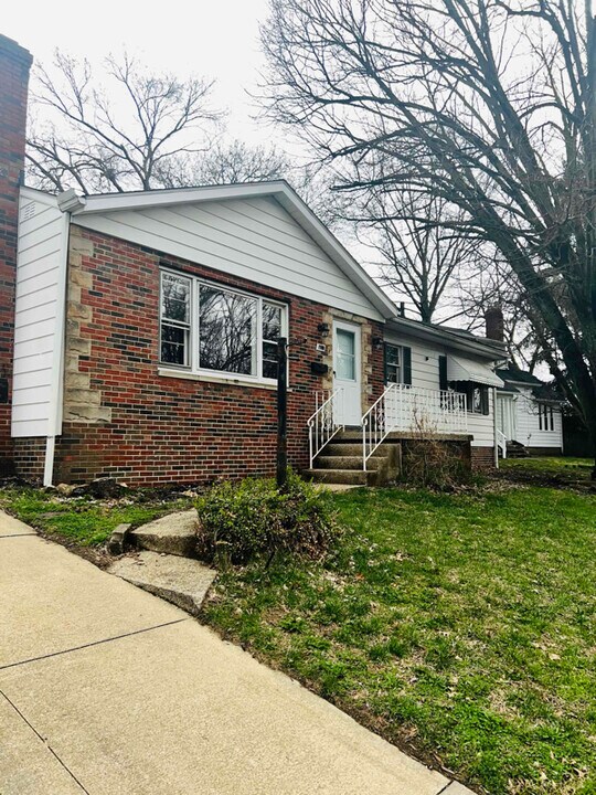 1760 Tonawanda Ave in Akron, OH - Building Photo
