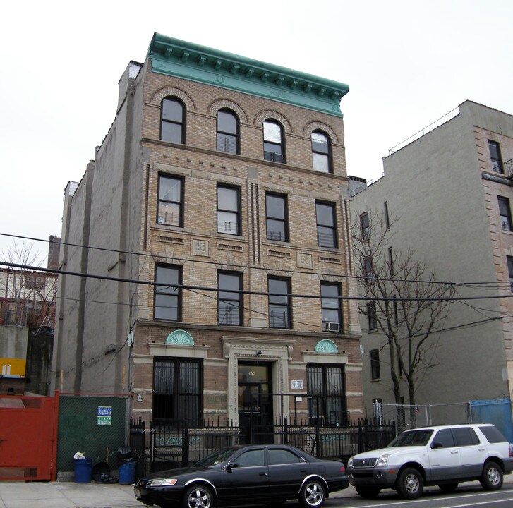 674 Saint Anns Ave in Bronx, NY - Building Photo