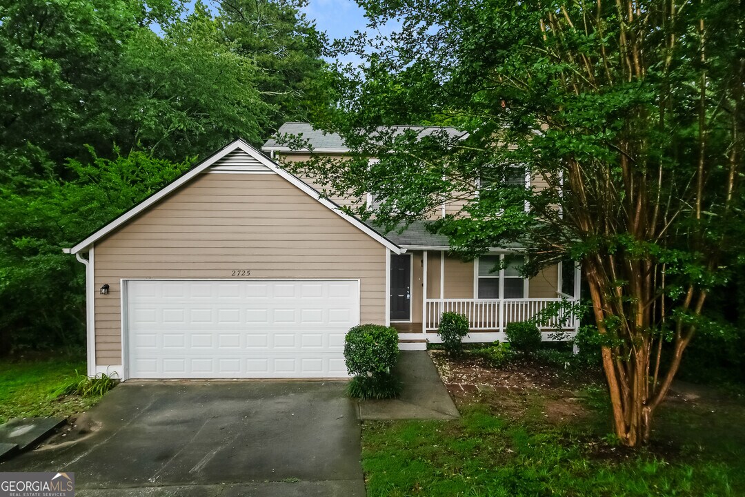 2725 Wildflower Ln SW in Snellville, GA - Building Photo