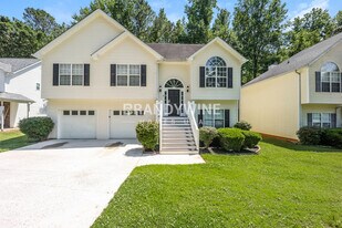 2040 Club Bay Dr in Villa Rica, GA - Building Photo