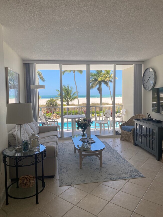 140 Seaview Ct, Unit Admiralty House Unit201 S in Marco Island, FL - Building Photo - Building Photo