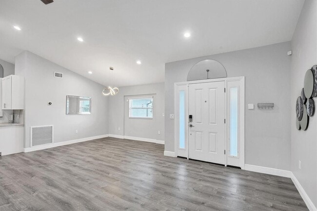 618 Eastpointe Ct in Sarasota, FL - Building Photo - Building Photo