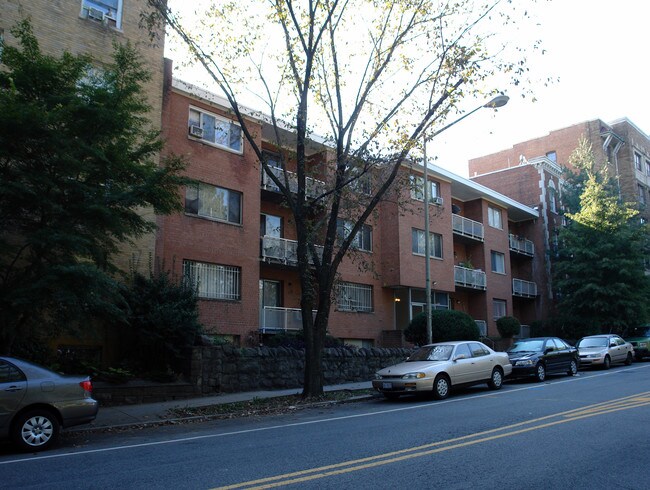 2727 Adams Mill Rd NW in Washington, DC - Building Photo - Building Photo