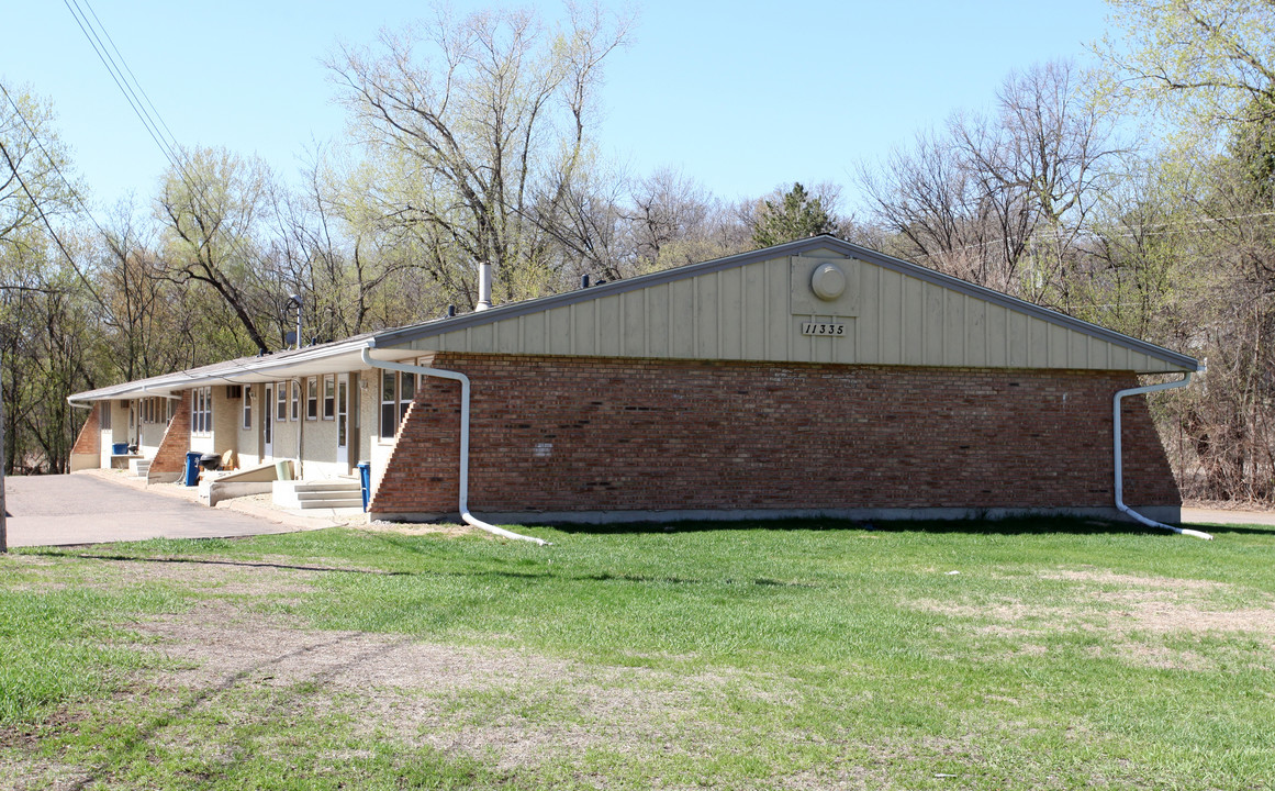 Medicine Lake Villa''s in Plymouth, MN - Building Photo