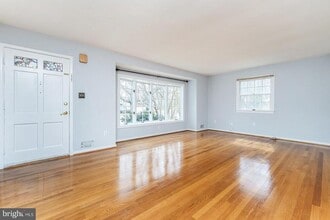409 Orleans Cir SW in Vienna, VA - Building Photo - Building Photo
