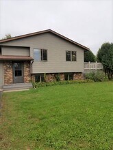 502 Prairie Ln, Unit A in Hudson, WI - Foto de edificio - Building Photo