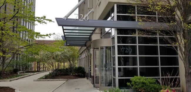 property at 720 N Larrabee St