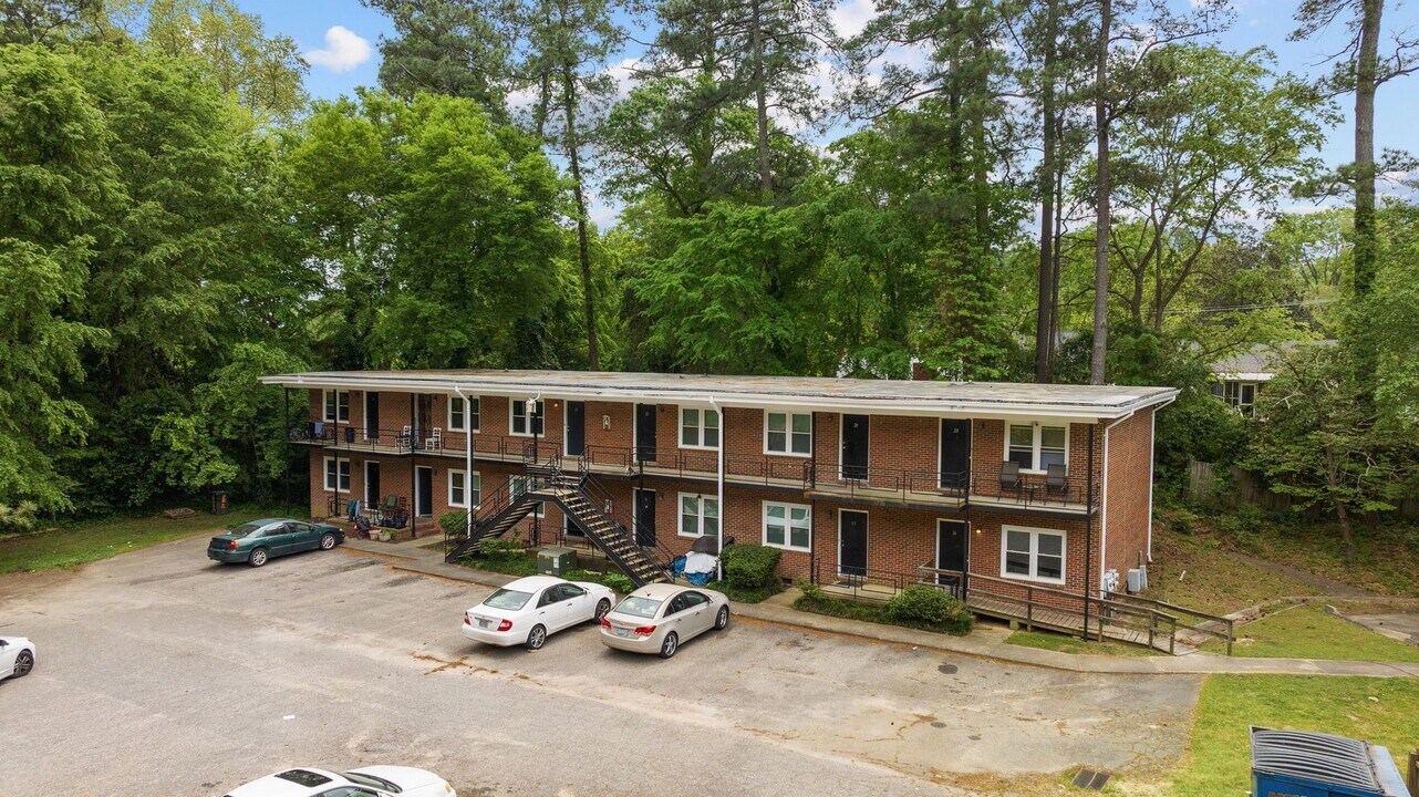 210 Colonial Dr in Fayetteville, NC - Building Photo