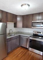 460 Saratoga St in Boston, MA - Building Photo