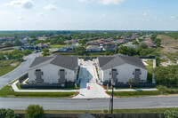 EL Cedro Apartments in Brownsville, TX - Foto de edificio - Building Photo