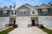 490 Gov Treutlen Cir in Pooler, GA - Foto de edificio - Building Photo