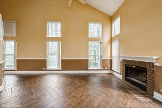 8 Dellwood Ct in Algonquin, IL - Building Photo - Building Photo
