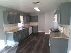 10133 Teneha Dr in Houston, TX - Building Photo