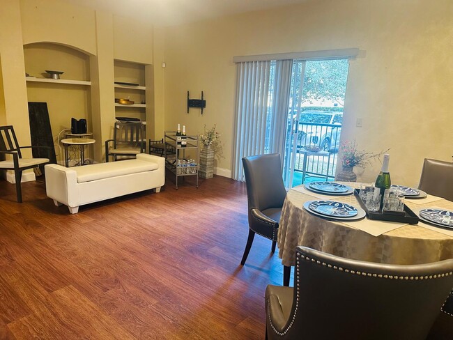 132 Vista Verdi Cir, Unit sunny kitchen in Lake Mary, FL - Building Photo - Building Photo