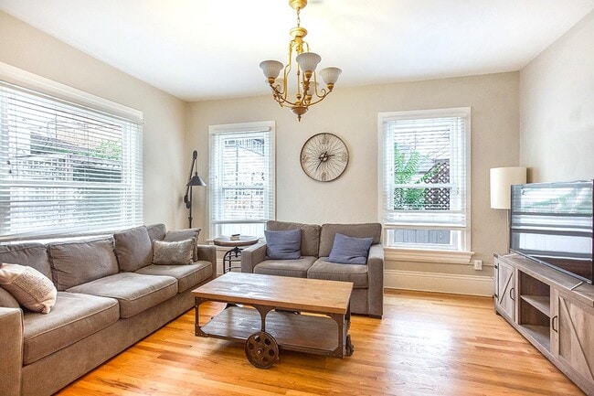 property at 624 E 12th Ave