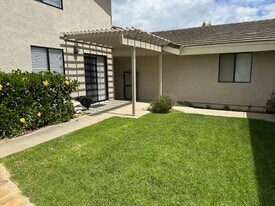 946 Via Los Padres in Santa Barbara, CA - Building Photo